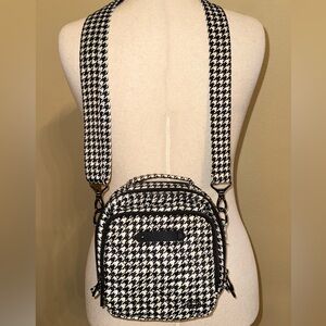 LUG Skeeter Bridge crossbody Black & White Houndstooth Backpack